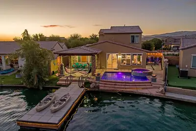 Image de Beautiful Lakefront House w/ Stunning View, very close to Coachella & Stagecoach