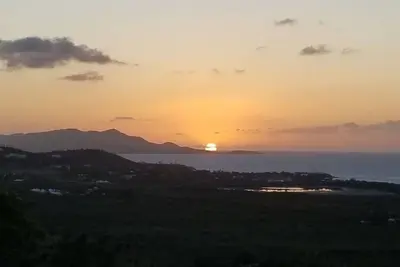 Image de Large, Gated private cottage with sweeping ocean views in tranquil setting