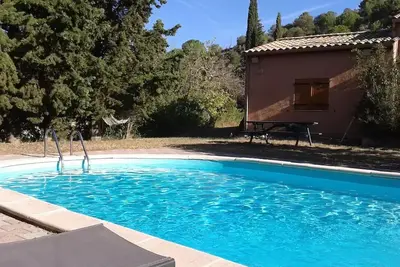 Image de Villa avec piscine privée au milieu de la nature