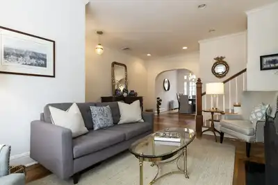 Image de Superb location, garage parking included