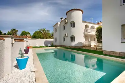 Image de Badia 2, Bel Appart 2ch, Piscine, 100m Plage, Parking, Wifi