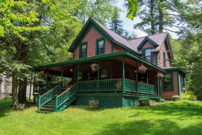 Image de The Highland Lodge - 4th Lake Historic, Waterfront Home