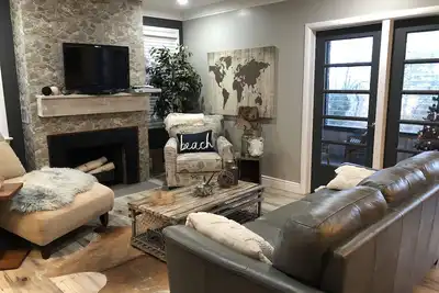 Image de Beautiful Luxurious Lake front retreat