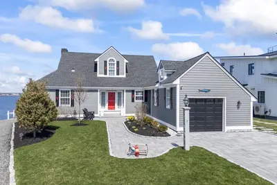 Image de Nubble Beach House- York Beach Oceanfront w/ Amazing Views