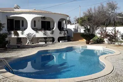Image de Large villa 10km from the beaches