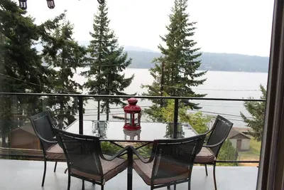Image de Lake Whatcom, maison contemporaine, 100 'plage privée, quai, et kayaks