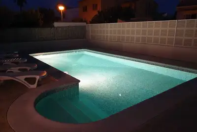 Image de New chalet 7 rooms. Private pool. Next to the sea. Parking. Little crowded beach
