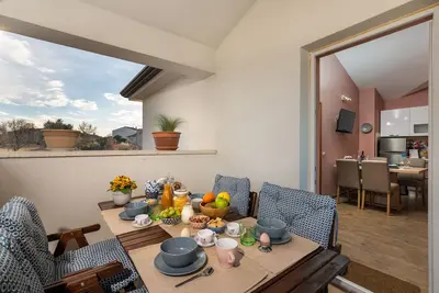 Apartment in a single house surrounded by nature, close to the beach