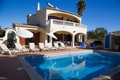 Image de 5-bedroom house with garden and heated saltwater pool