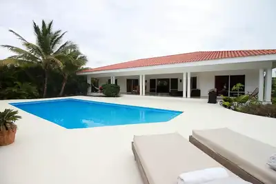Image de Spacious luxury 5bd villa in gated residence, private pool, shuttle bus