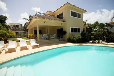 Image de 3bd villa with pool, gated residence, minigolf\/billiard\/foosball\/shuttle van