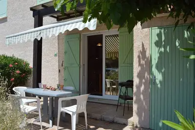 Image de Pavillon climatisé 2 pièces mezzanine, terrasse, parking, 900m plage – Saint-Pierre-la-Mer