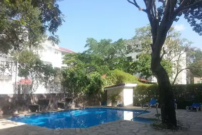 Image de Quiet family-friendly residence on Alicia beach, steps from shops\/restaurants
