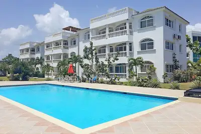 Image de 1bd budget condo in oceanfront residence, pool\/internet\/Ac\/cable Tv