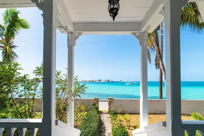 Restored Historic Waterfront Captains Home, Sunset Views, Walk to Beach