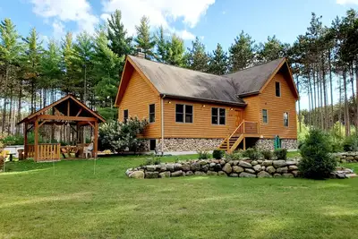 Image de 4 Bedroom lodge on wooded land with heated swimming pool and hot tub