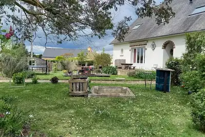 Image de Joli maison  de plein pied rénovée avec jardin.