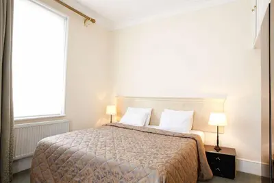Image de Luxury Serviced Apartment with Daily Room Clean, Staffed Reception, Two Bedrooms