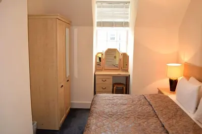 Image de Luxury Serviced Apartment with Daily Room Clean, Staffed Reception, Two Bedrooms