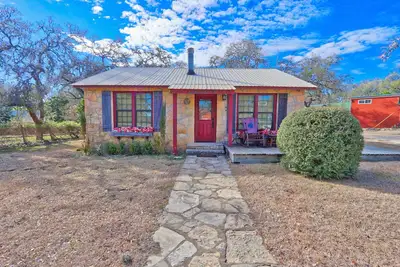 Image de Caretaker's Cottage with Swimming Pool Access on a 75 Acre Ranch