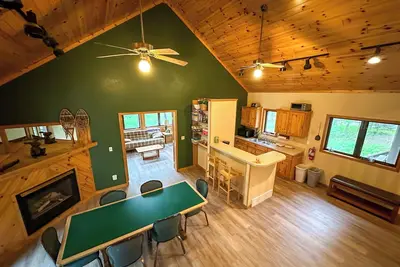 Image de A great gathering place at the lake with beach access + waterfront amenities