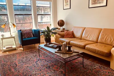 Image de ⭐️Mid Century Home with 3 units near Med Center/Downtown/Everything + Parking