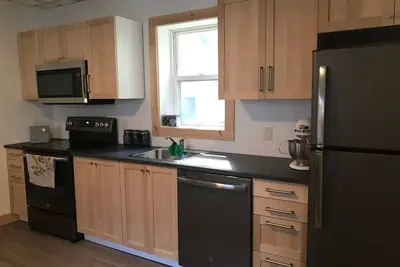 Image de Duplex in Historic Mill District Walkable to Williams & Spring St.