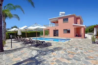 Image de Short walk to Coral Bay strip (5min) Family Villa Quiet area Large Pool Free A/C