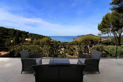 Image de Location maison vacances Var, Villa vue mer, piscine à Carqueiranne