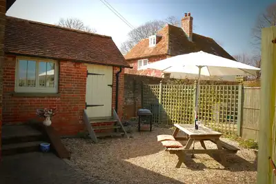 Image de Twyne is a cosy cottage in the heart of rural Kent. Converted stables.