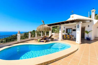 Image de Maison de vacances privée avec piscine privée, climatisation, Wifi, Tv, terrasse, parking