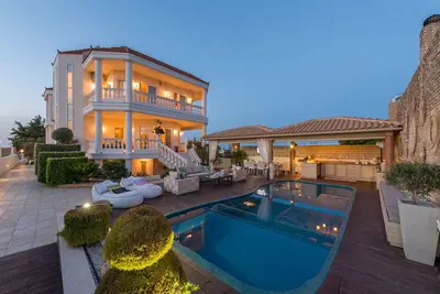 Image de Marilyn Manor, Exclusive Hideaway with Private Pool & Close to the Beach