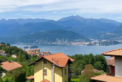 Image de 'Casa Pedum'- appartement soigné avec vue panoramique sur le Lac Majeur + montagnes
