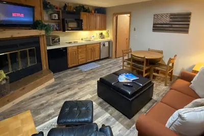 Image de Best Location Ski/Golf Condo Shanty Creek Schuss Village