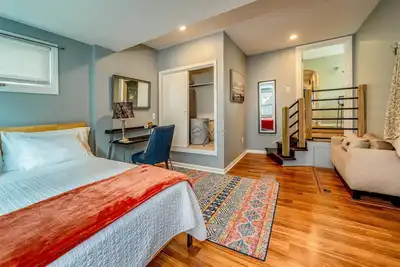 Image de Beds on Berkeley in the Park Avenue neighborhood