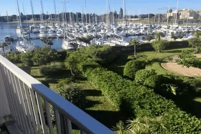 Image de Joli Studio avec  balcon et vu port, climatisé