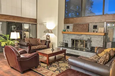 Image de Very private! Spacious Forest Home on 45 Acres - Exclusively Yours!