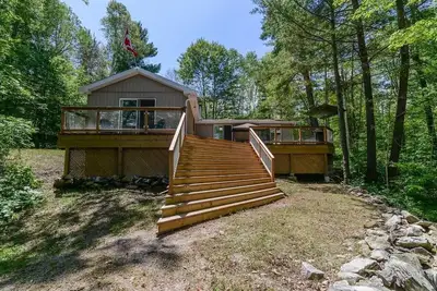 Image de Lovely 3 bedroom family cottage on pristine Lake Kaswakamak.