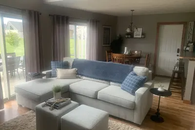 Image de Anchor Pointe at Bridges Bay. Well-appointed home with one-of-a-kind features.