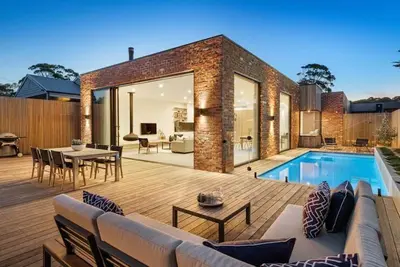 Image de Luxe poolside living, in the heart of Flinders.