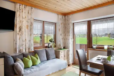 Image de Appartement \"Haus Bergfrieden\" avec vue sur les montagnes, terrasse partagée et Wi-Fi.