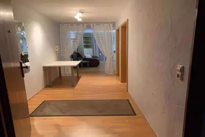 Image de Central and sunny, bright apartment