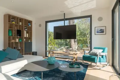 Image de Vivenda Espaçosa com Piscina Aquecida Mt-discreta