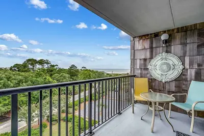 Litchfield Retreat 504, Pool and Easy Beach Access