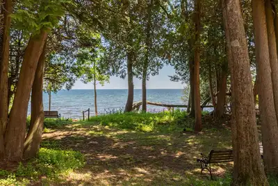 Image de Spacious 4 bedroom Lakefront Home on Rowleys Bay!