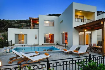 Image de Spacious Villa With Private Pool and sea View, Just 150 Meters From the sea
