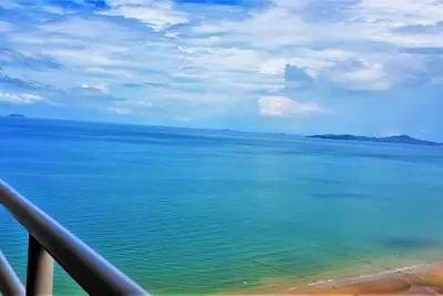 Image de 30th floor beach condo with stunning sea views