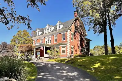Image de Mansion-on-the-hill elegance close to all the Hudson Valley has to offer.