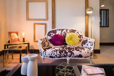 Image de Stylish & Eclectic Modern 2/1 Apt – WeAreAuthentic
