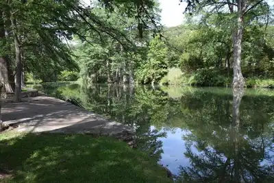 Image de Getaway to Home in the Hills on Guadalupe River. \n\n